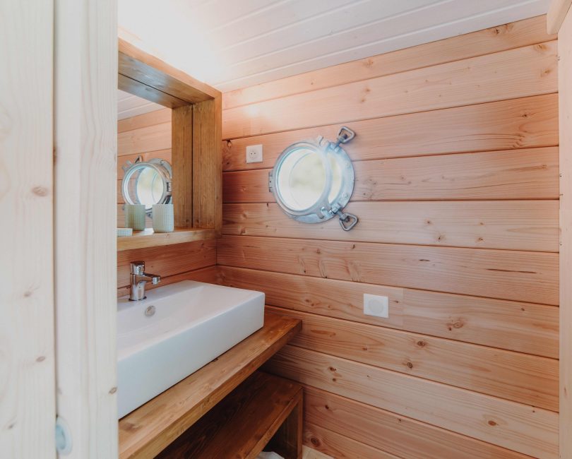 salle de bain toues cabanées du lac