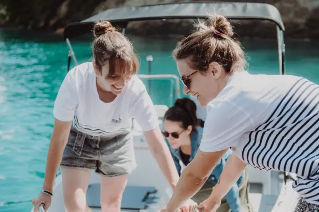 Les marins d'eau douce se relaient H24 pour un service sur mesure afin d'assurer la réussite de votre séjour.